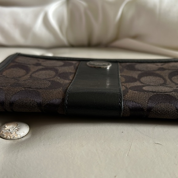 Pre owned Black/Brown Signature “C” Coach Wristlet-Great Condition - Picture 10 of 13